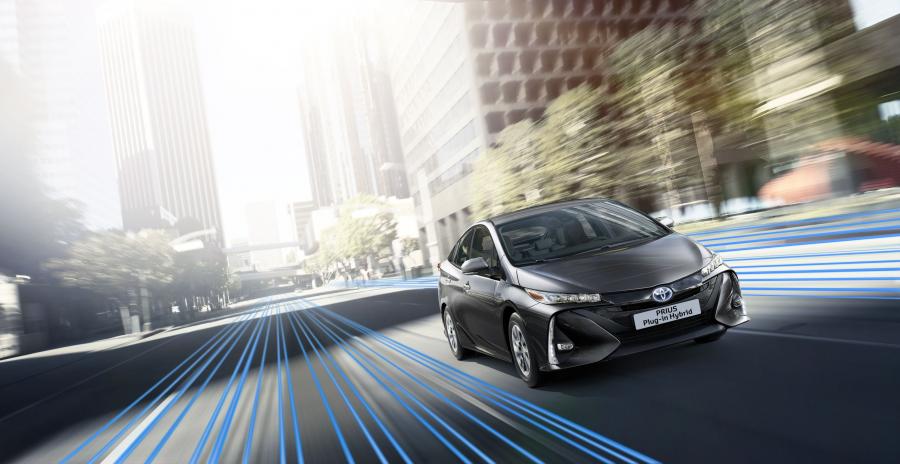  Toyota Prius Plug-in Hybrid 2016 года  (фото 168 из 187)